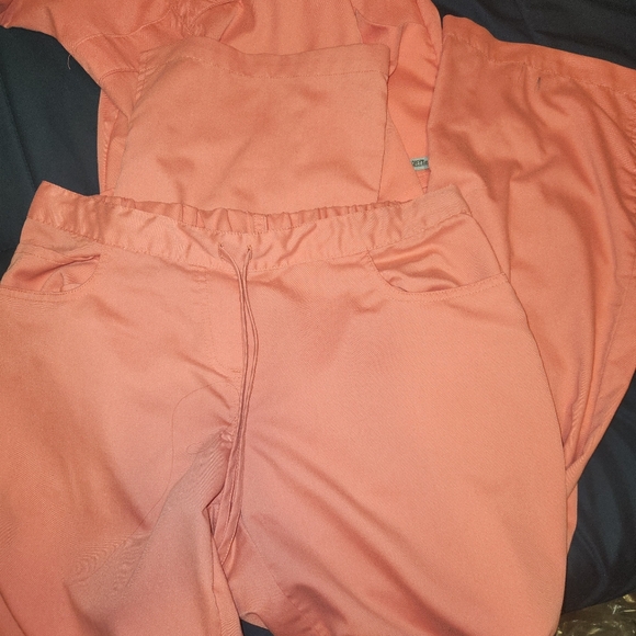 Coral Scrub Set - Picture 6 of 6